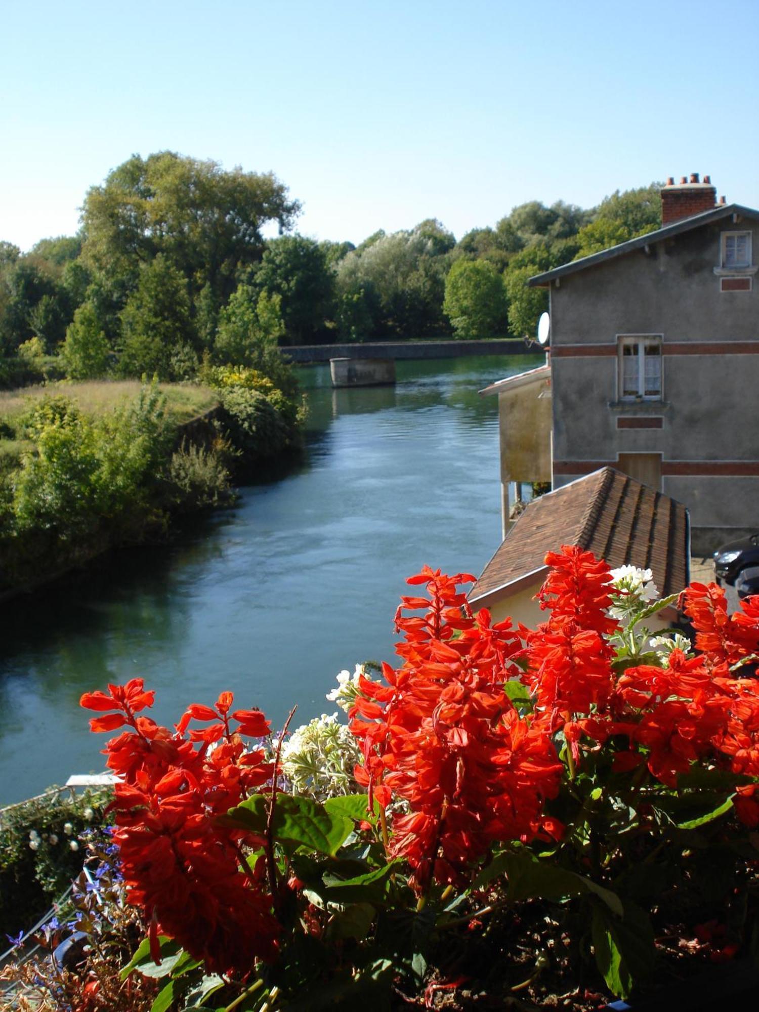 Chambres D'Hotes Notre Paradis Dun-sur-Meuse Екстериор снимка